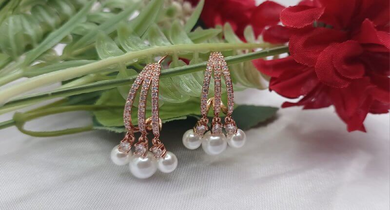 stylish pearl earring