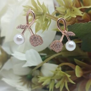 ribbon style earring with pearl